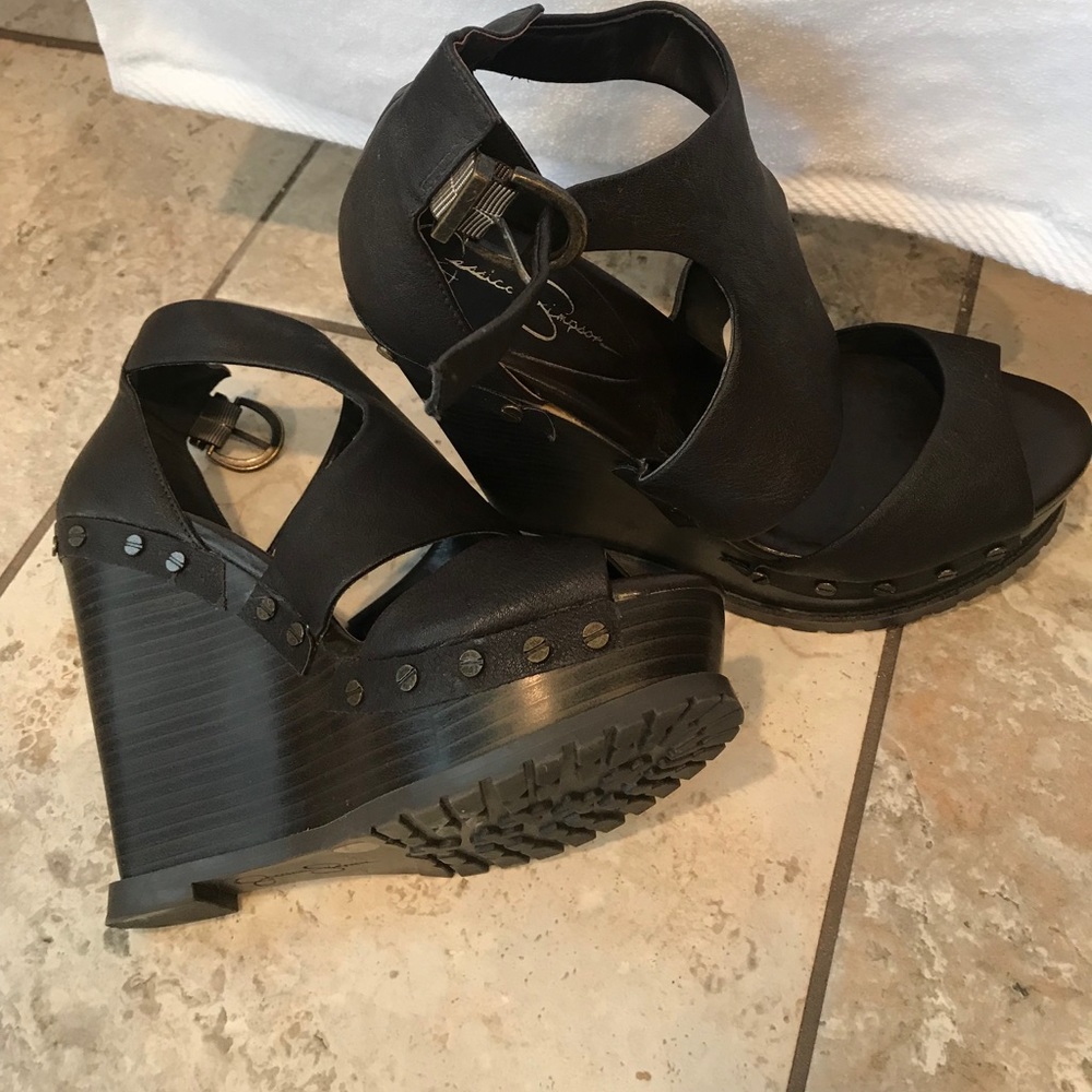 Dark brown wedges